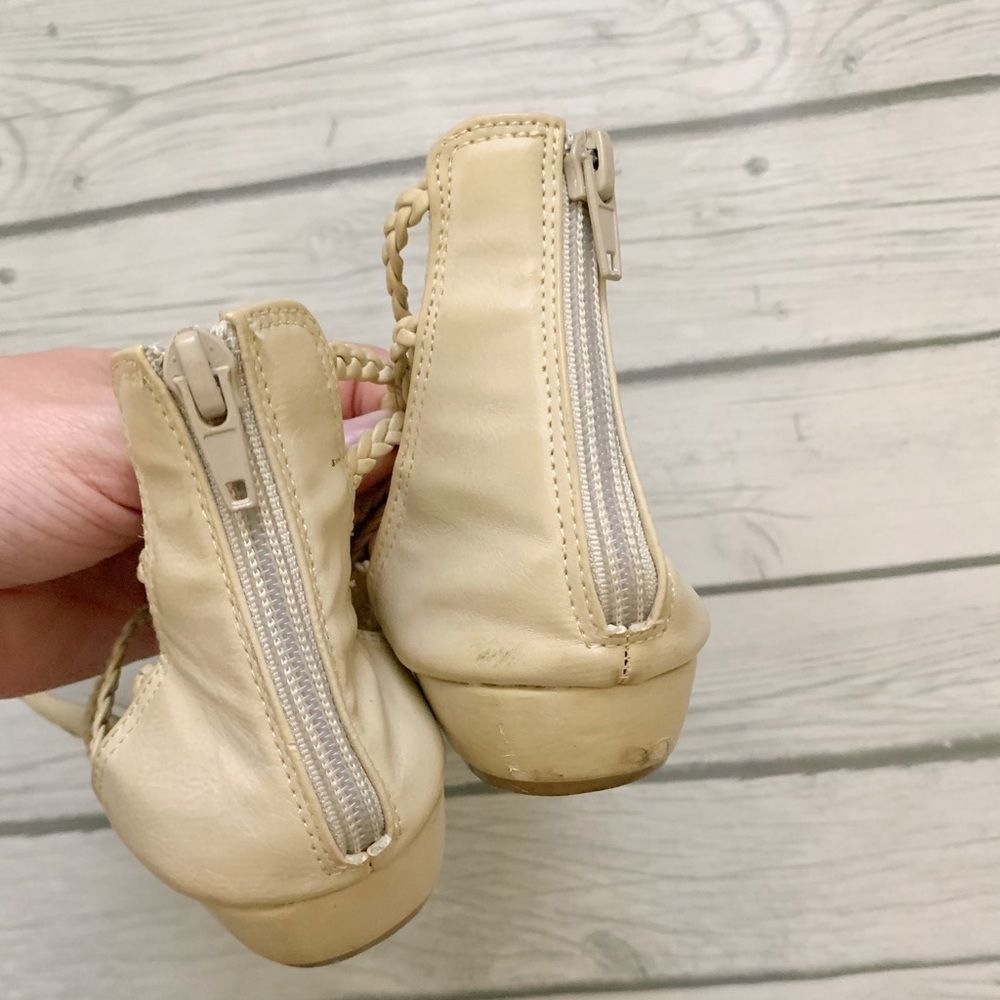 Bamboo cream sandals-size 8 - Picture 4 of 6